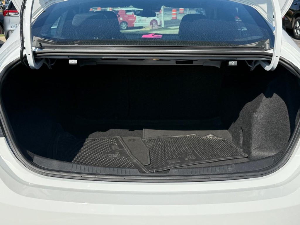 Chevrolet Malibu Vehicle Full-screen Gallery Image 06