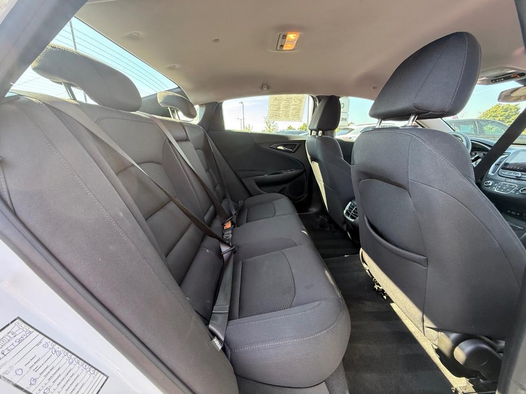 Chevrolet Malibu Vehicle Full-screen Gallery Image 08