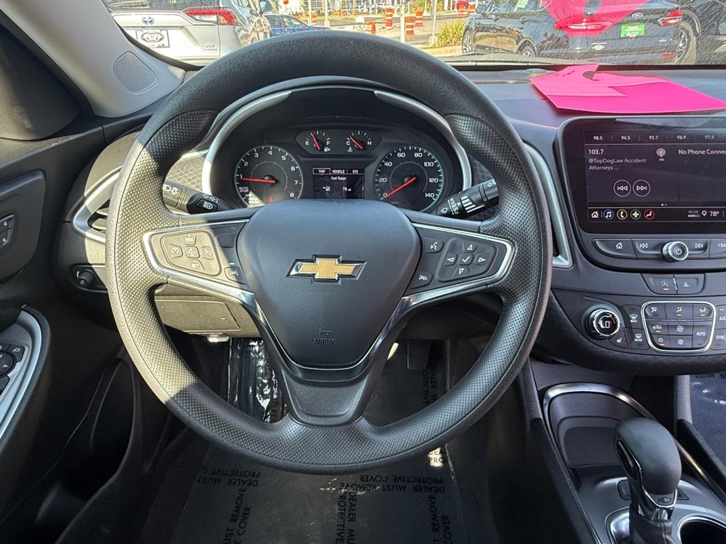 Chevrolet Malibu Vehicle Full-screen Gallery Image 10