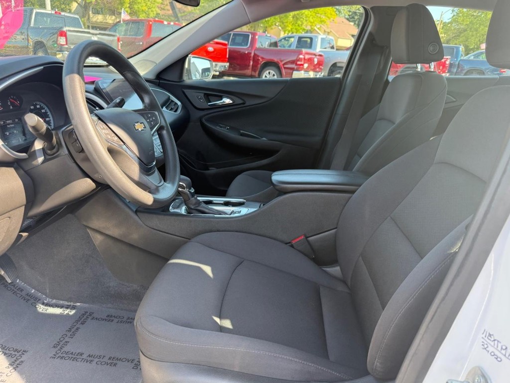 Chevrolet Malibu Vehicle Full-screen Gallery Image 13