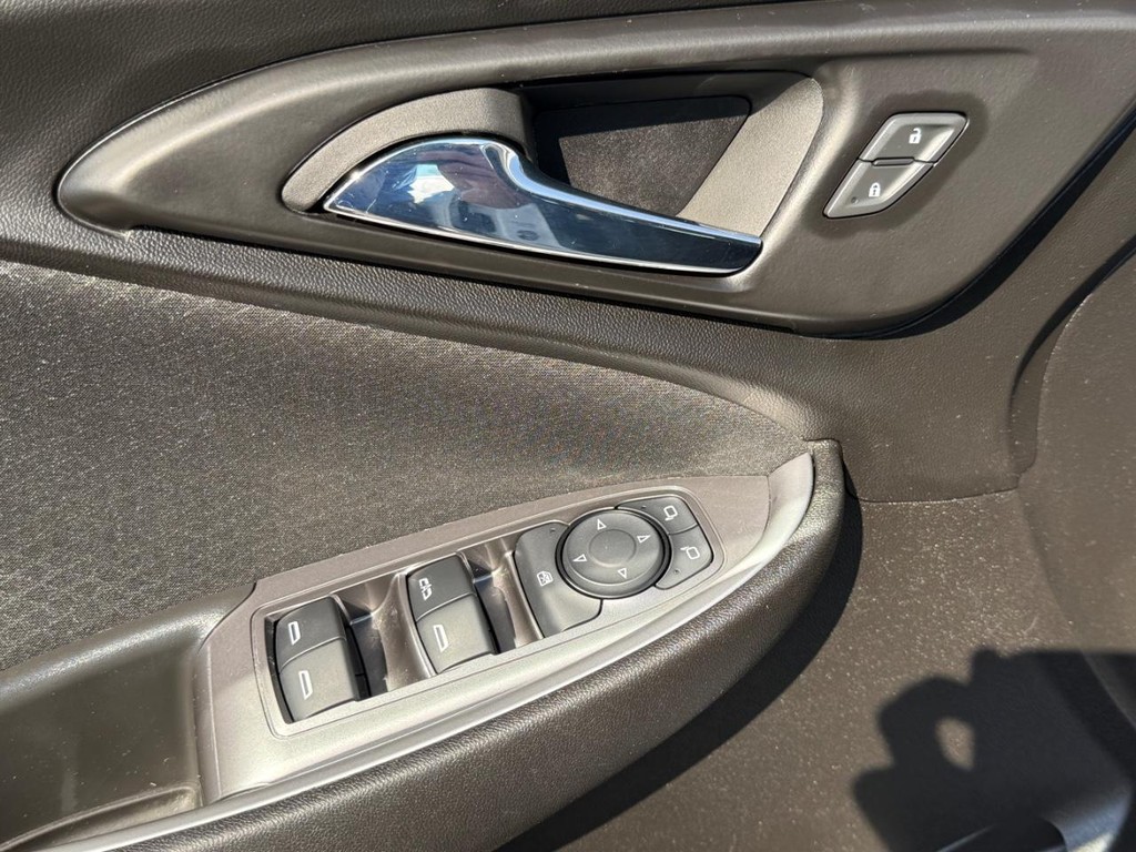 Chevrolet Malibu Vehicle Full-screen Gallery Image 14