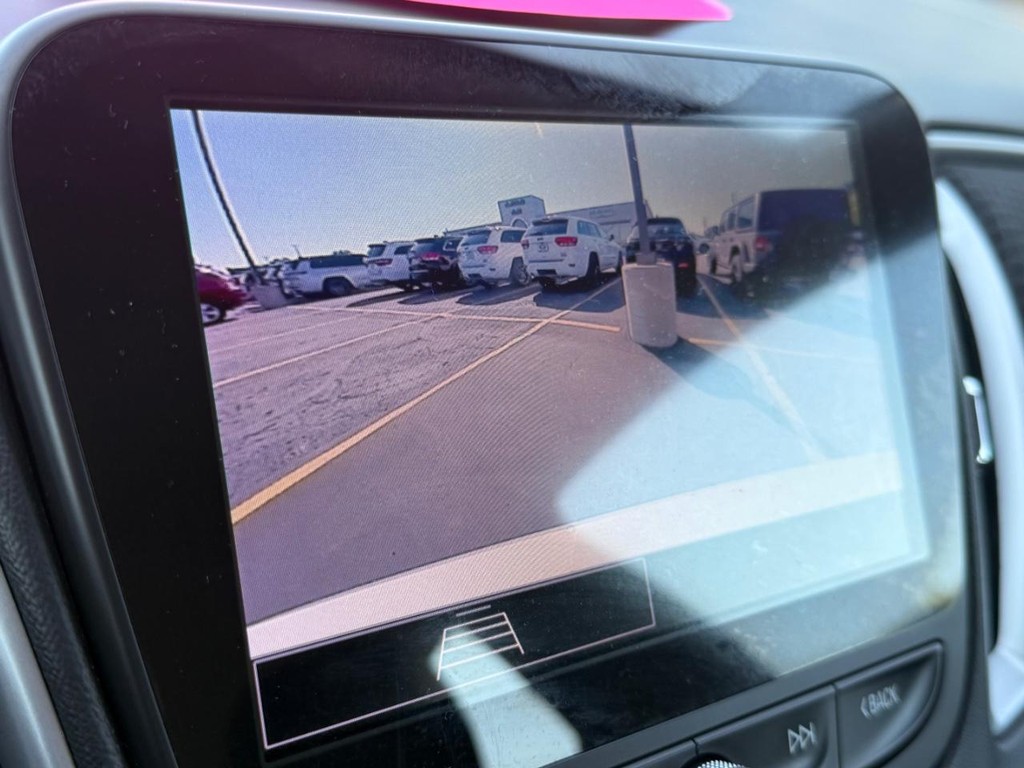 Chevrolet Malibu Vehicle Full-screen Gallery Image 19