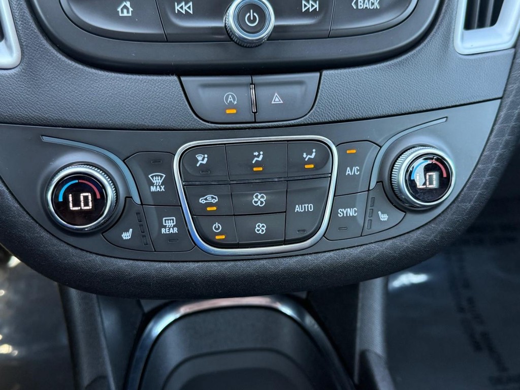 Chevrolet Malibu Vehicle Full-screen Gallery Image 22