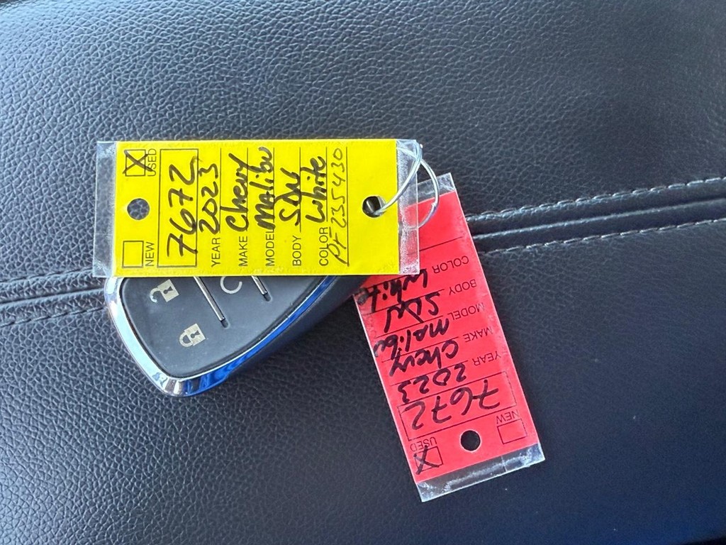 Chevrolet Malibu Vehicle Full-screen Gallery Image 24