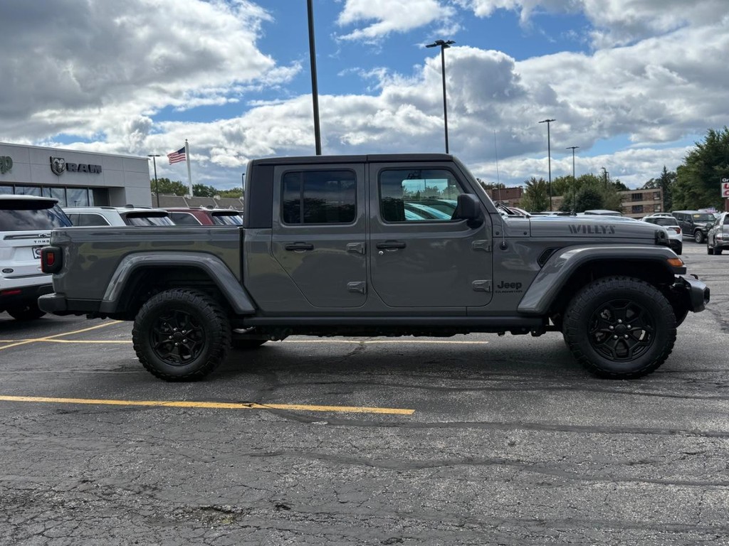 Jeep Gladiator Vehicle Full-screen Gallery Image 02