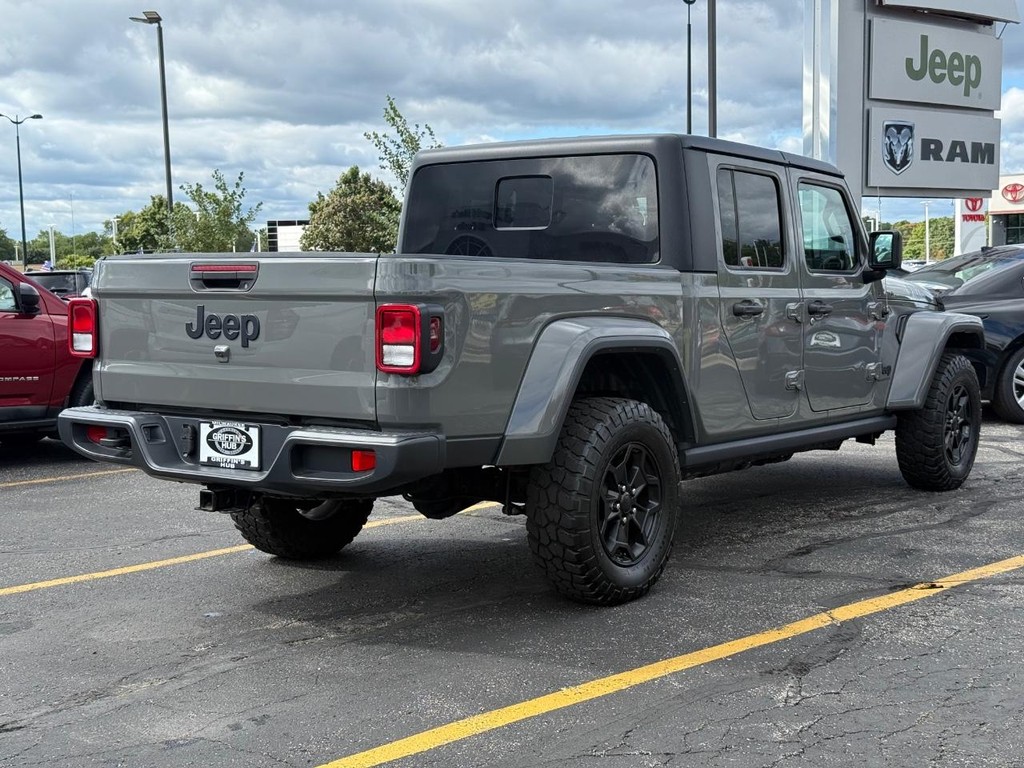 Jeep Gladiator Vehicle Full-screen Gallery Image 03