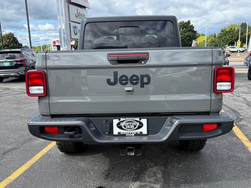 Jeep Gladiator Vehicle Full-screen Gallery Image 04