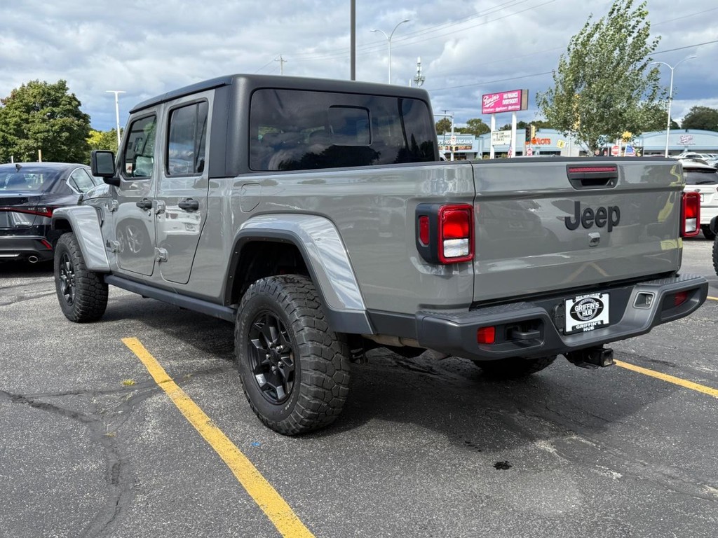 Jeep Gladiator Vehicle Full-screen Gallery Image 05