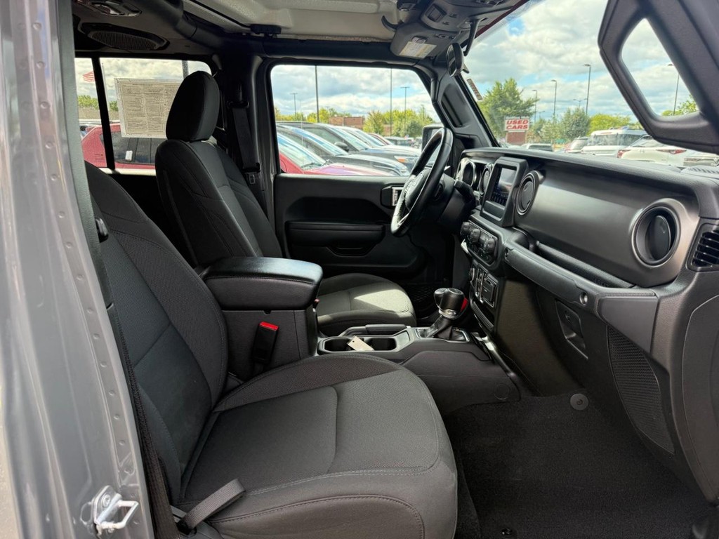 Jeep Gladiator Vehicle Full-screen Gallery Image 07