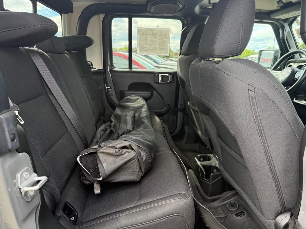 Jeep Gladiator Vehicle Full-screen Gallery Image 08