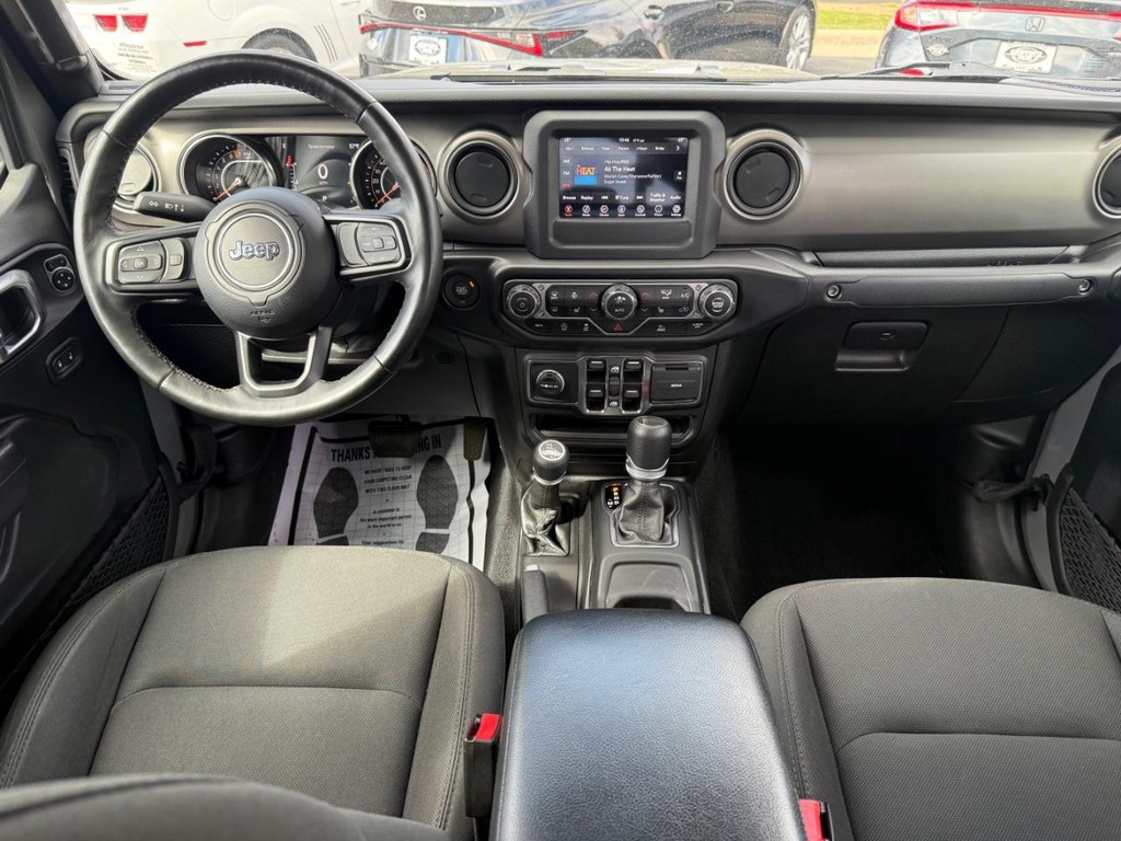 Jeep Gladiator Vehicle Full-screen Gallery Image 09