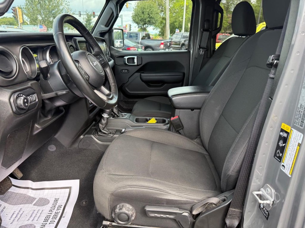 Jeep Gladiator Vehicle Full-screen Gallery Image 13