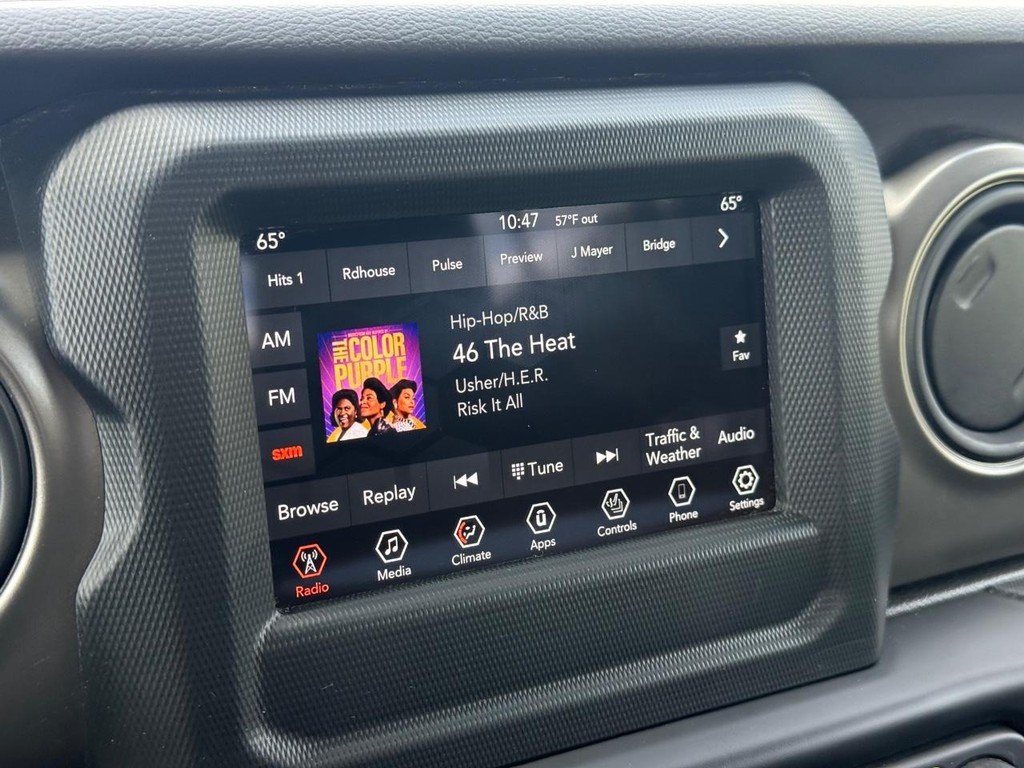 Jeep Gladiator Vehicle Full-screen Gallery Image 18