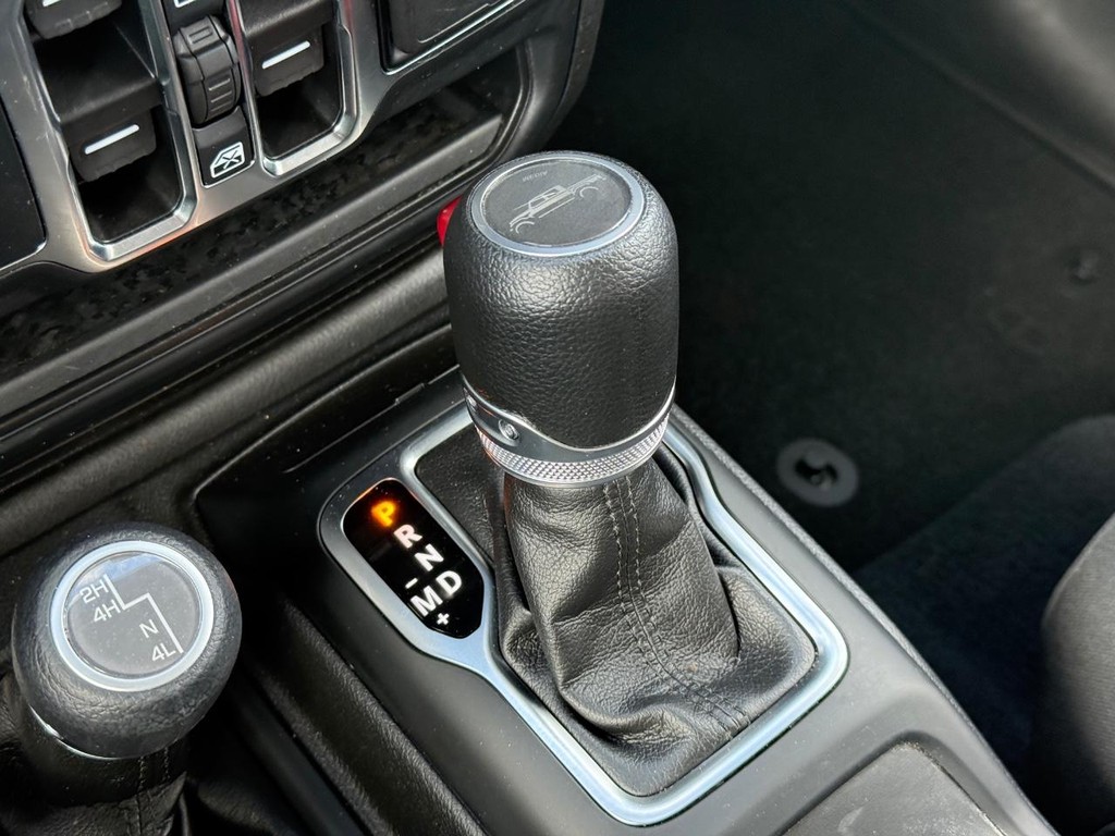 Jeep Gladiator Vehicle Full-screen Gallery Image 20