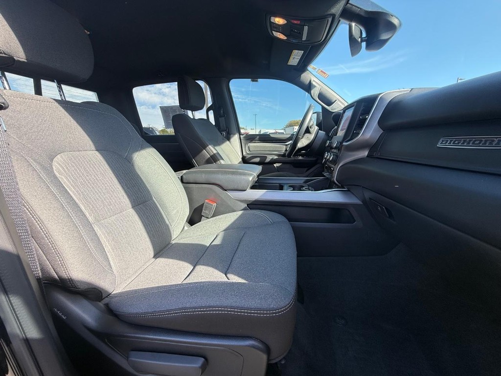 Ram 1500 Vehicle Full-screen Gallery Image 08