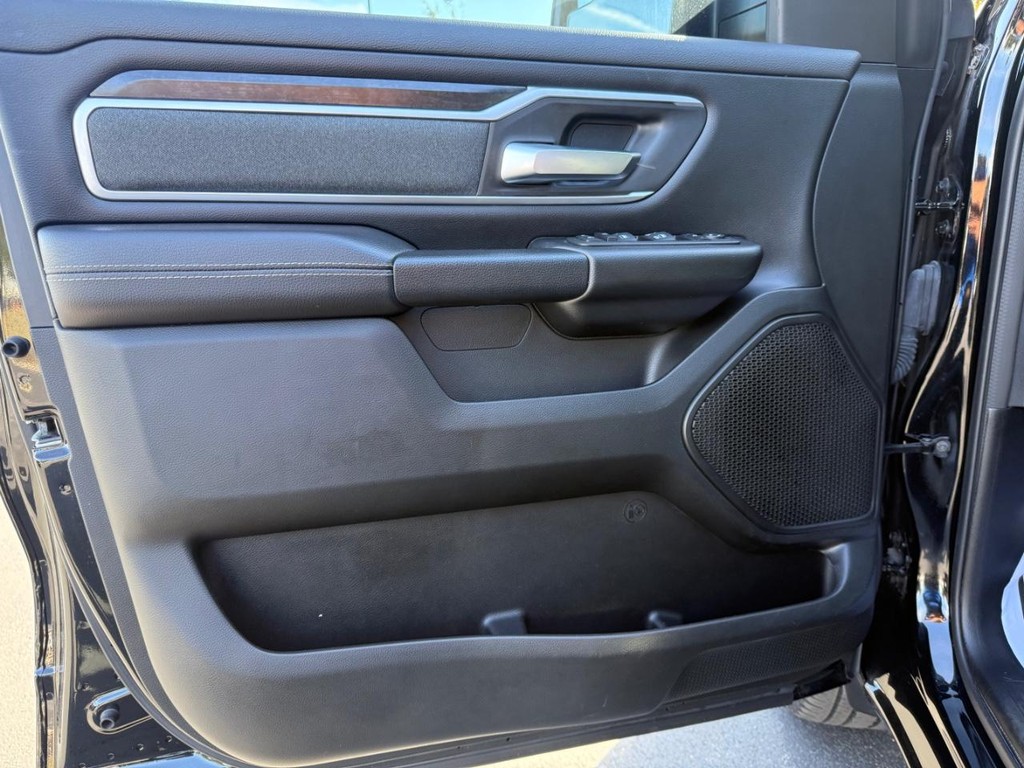 Ram 1500 Vehicle Full-screen Gallery Image 13