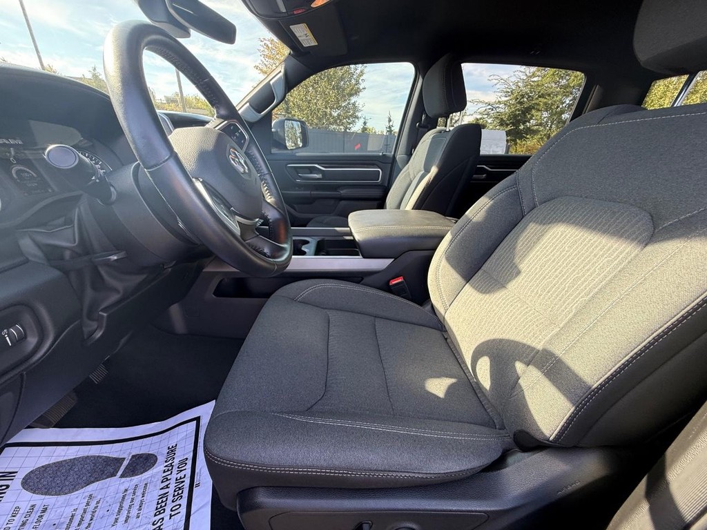 Ram 1500 Vehicle Full-screen Gallery Image 14