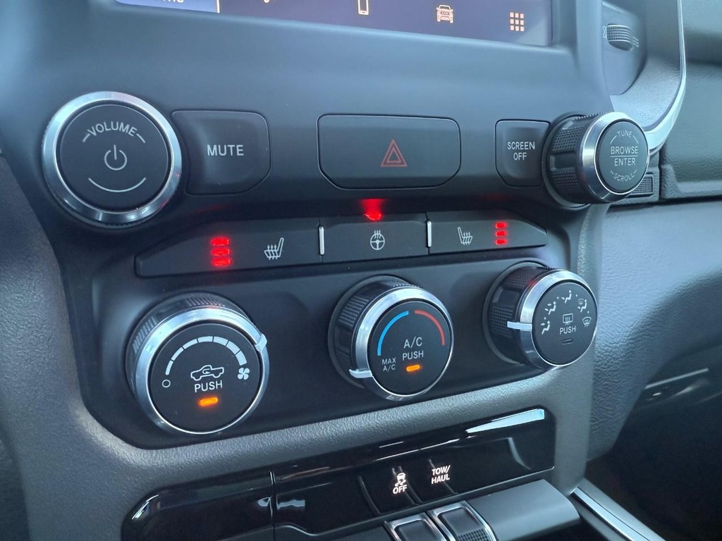 Ram 1500 Vehicle Full-screen Gallery Image 22