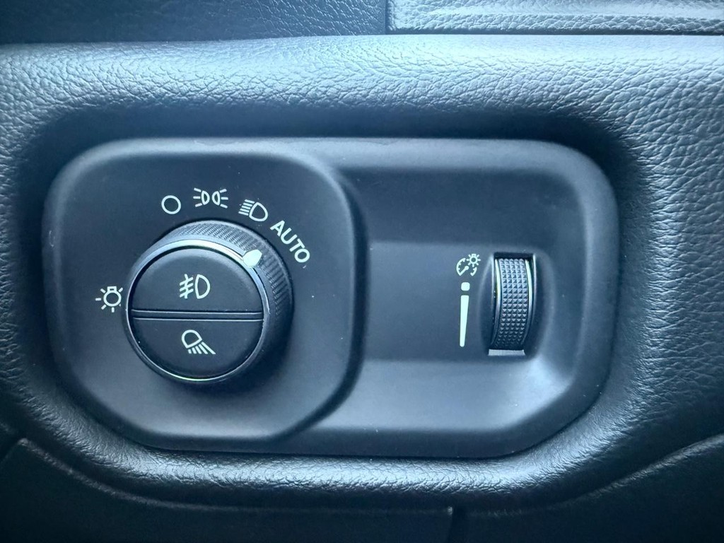 Ram 1500 Vehicle Full-screen Gallery Image 25