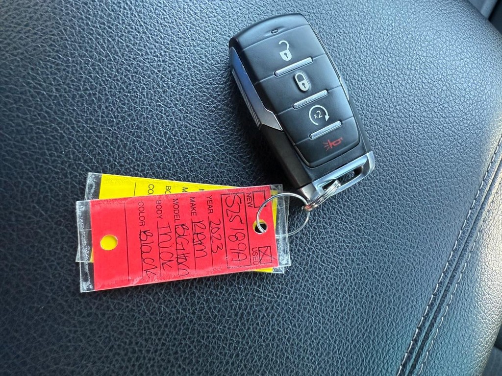 Ram 1500 Vehicle Full-screen Gallery Image 26