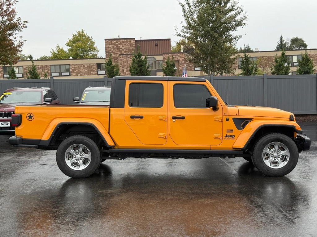 Jeep Gladiator Vehicle Full-screen Gallery Image 03