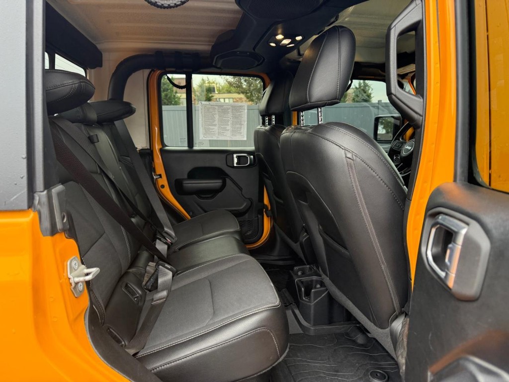 Jeep Gladiator Vehicle Full-screen Gallery Image 11