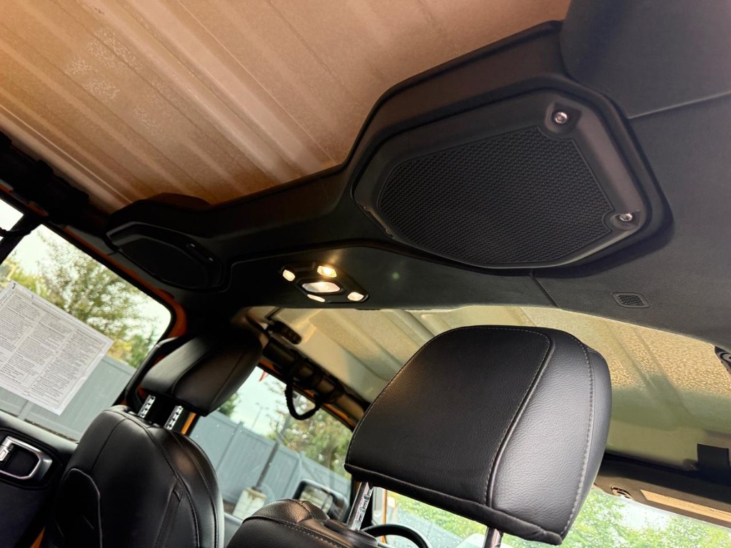 Jeep Gladiator Vehicle Full-screen Gallery Image 12