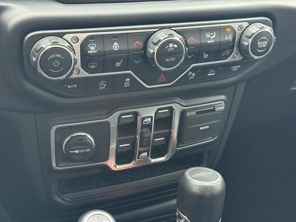 Jeep Gladiator Vehicle Full-screen Gallery Image 21