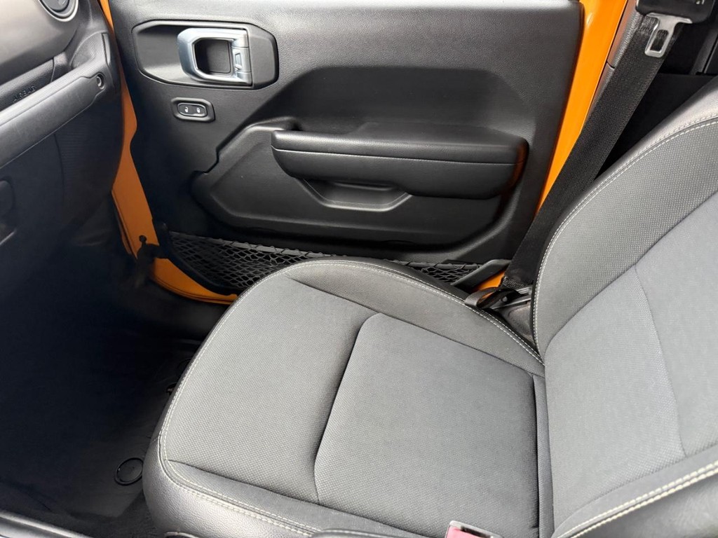 Jeep Gladiator Vehicle Full-screen Gallery Image 23