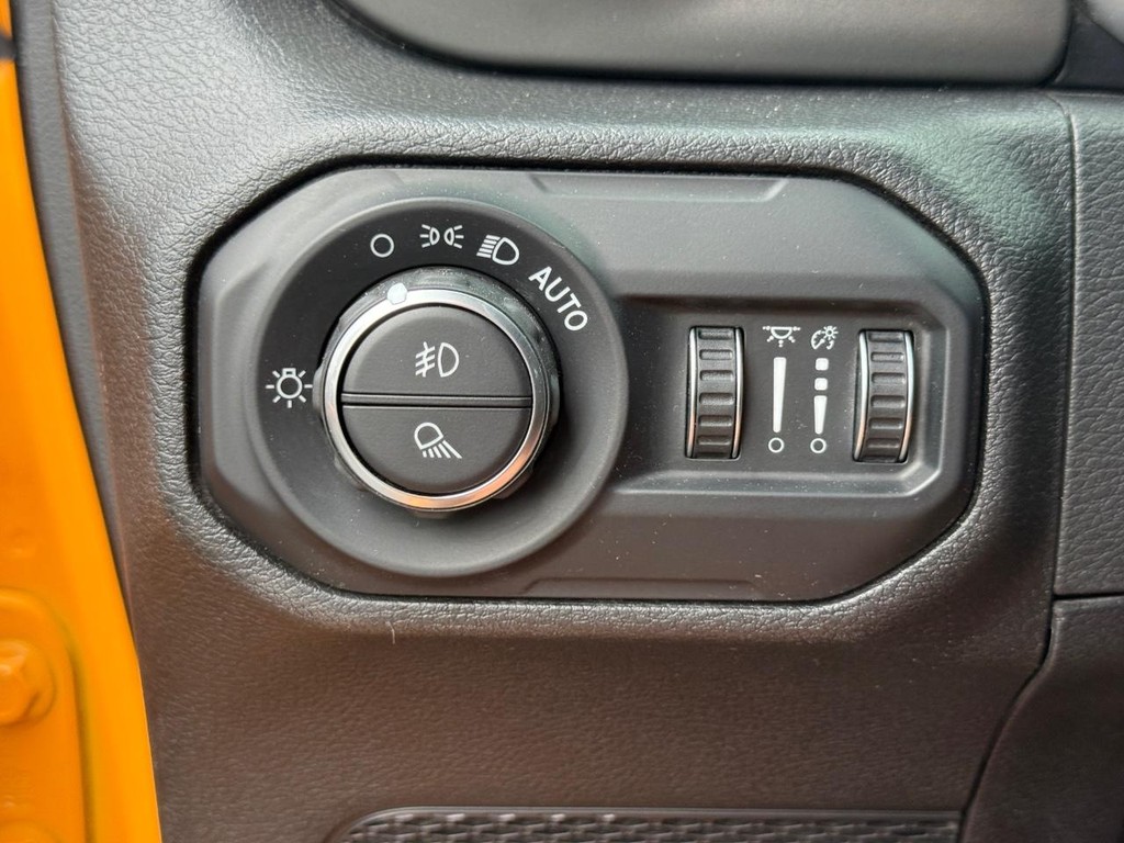 Jeep Gladiator Vehicle Full-screen Gallery Image 25