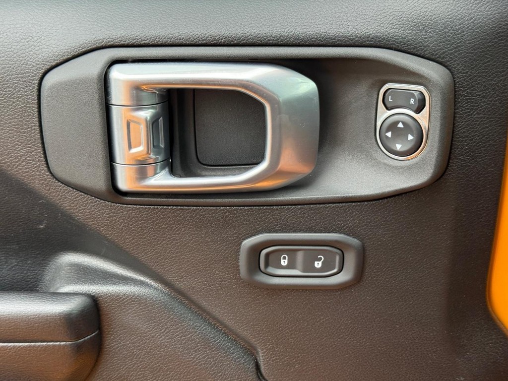 Jeep Gladiator Vehicle Full-screen Gallery Image 26