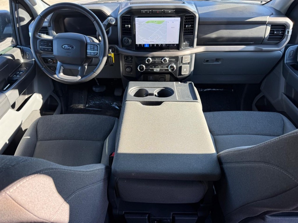 Ford F-150 Vehicle Full-screen Gallery Image 12