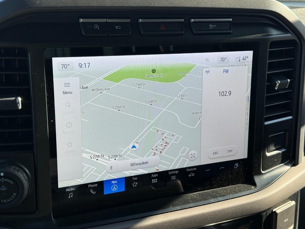 Ford F-150 Vehicle Full-screen Gallery Image 17