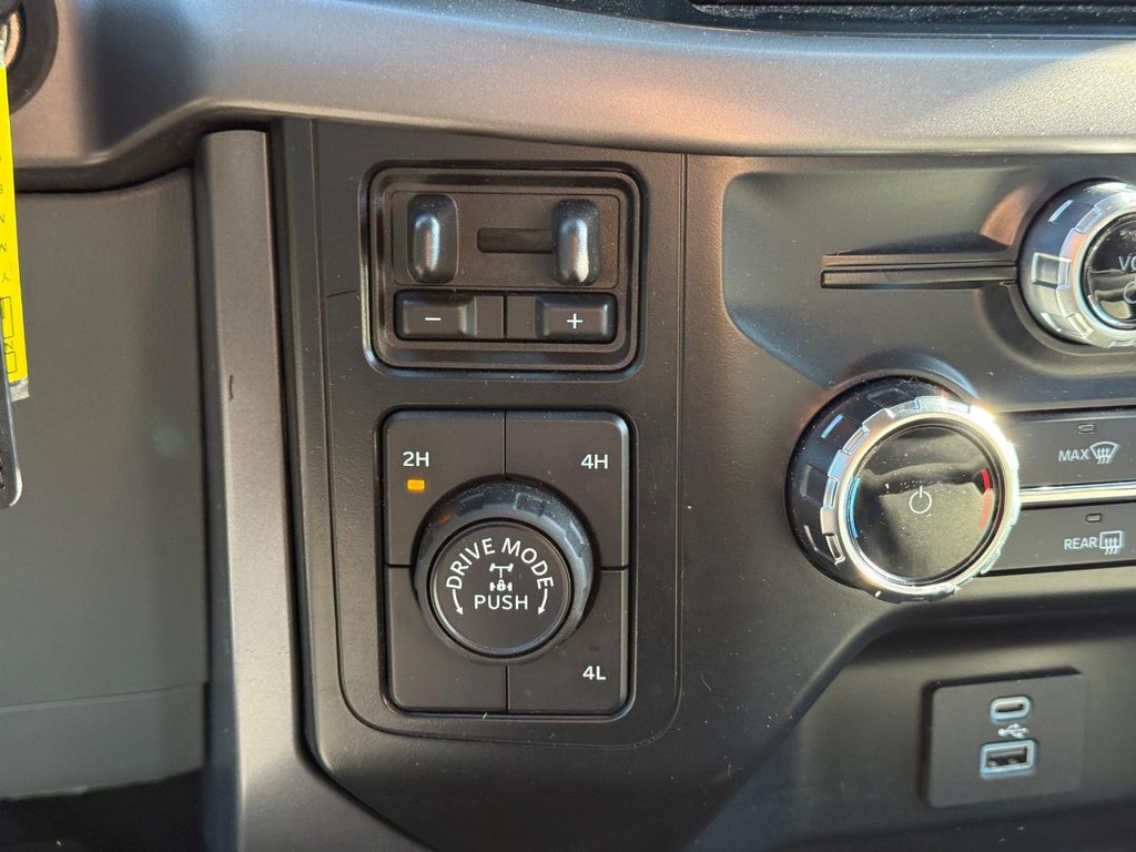 Ford F-150 Vehicle Full-screen Gallery Image 19