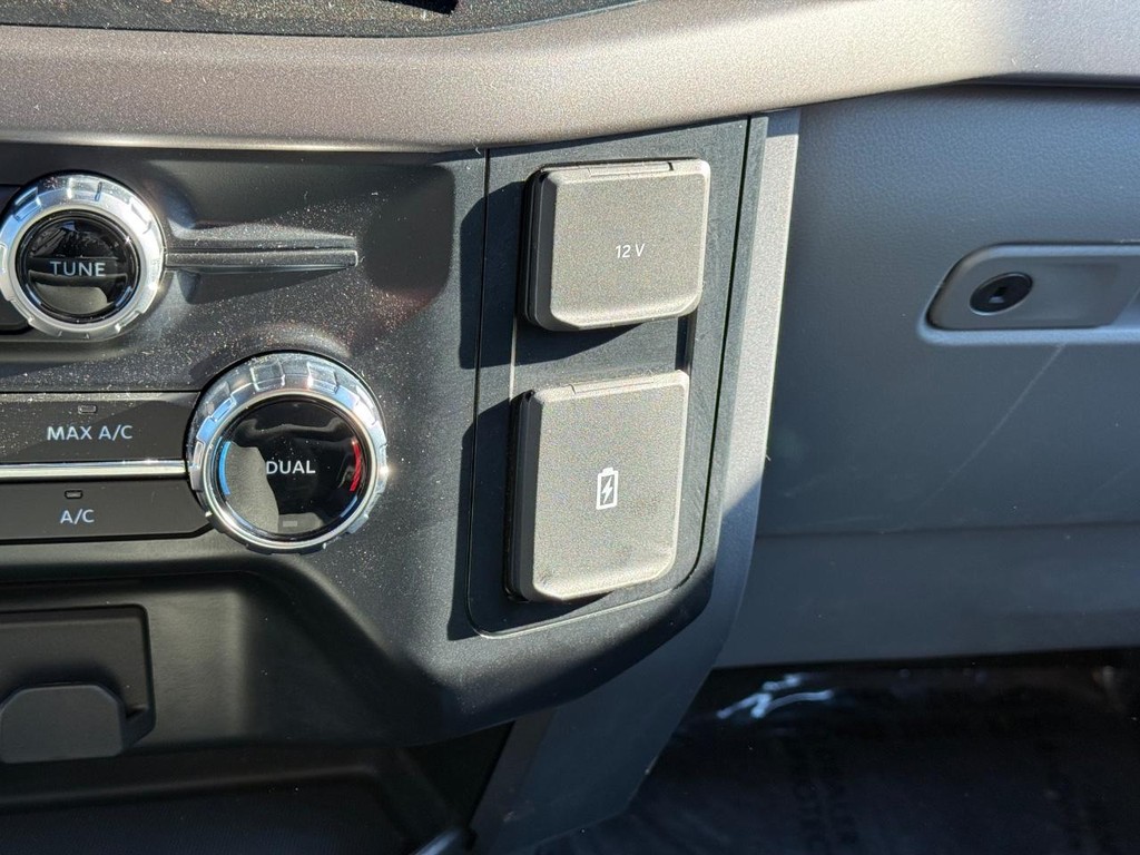 Ford F-150 Vehicle Full-screen Gallery Image 21