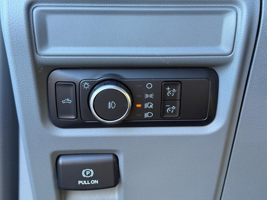 Ford F-150 Vehicle Full-screen Gallery Image 24