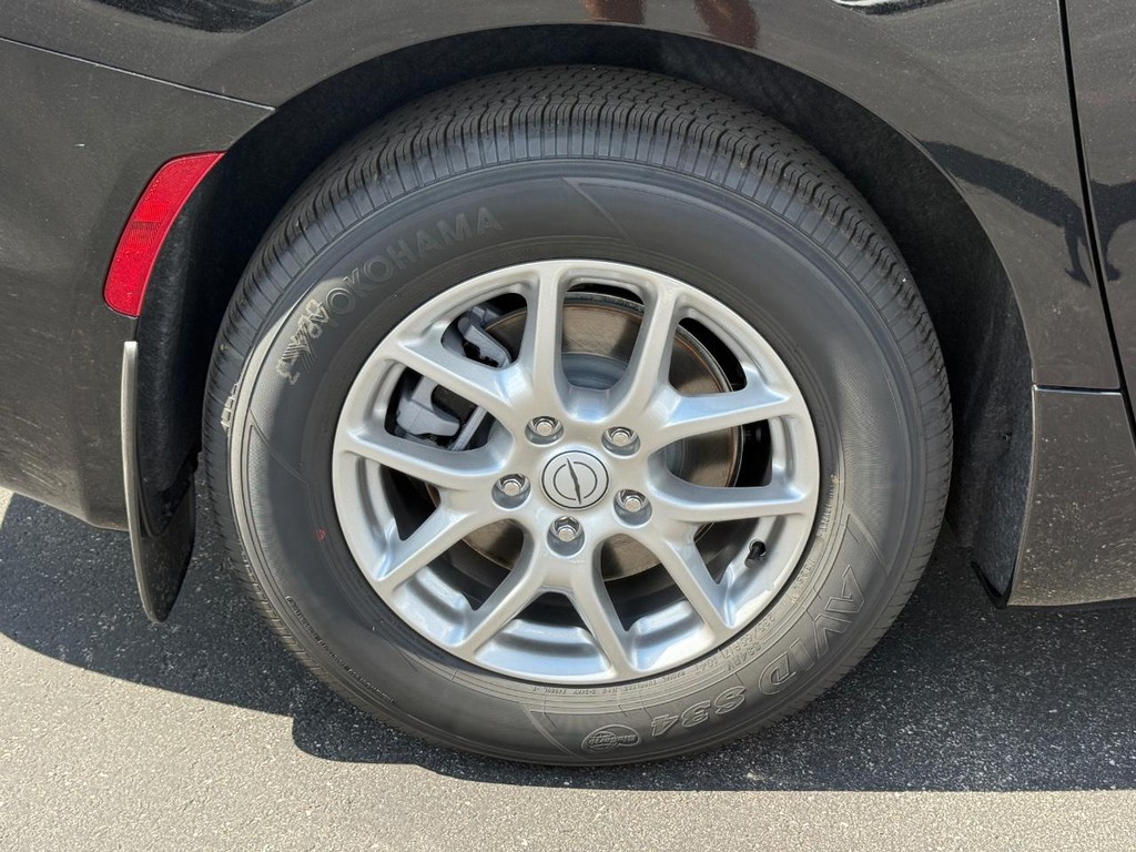 Chrysler Pacifica Vehicle Full-screen Gallery Image 04