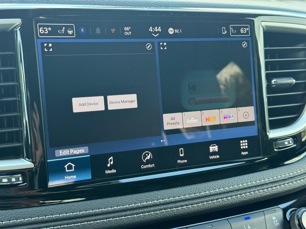 Chrysler Pacifica Vehicle Full-screen Gallery Image 13