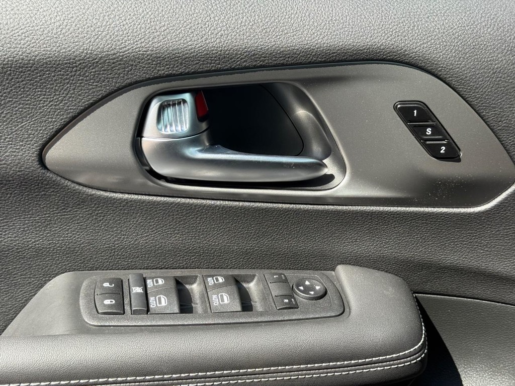 Chrysler Pacifica Vehicle Full-screen Gallery Image 20