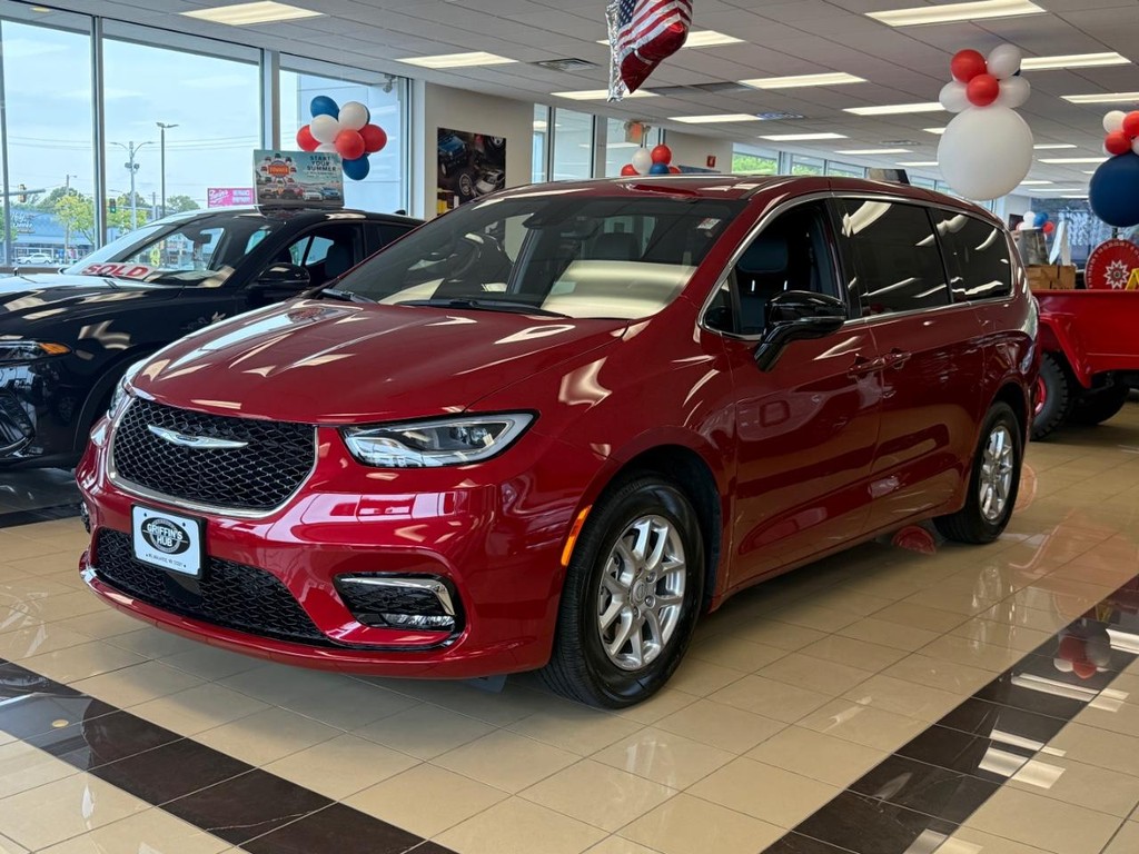 Chrysler Pacifica Vehicle Full-screen Gallery Image 04