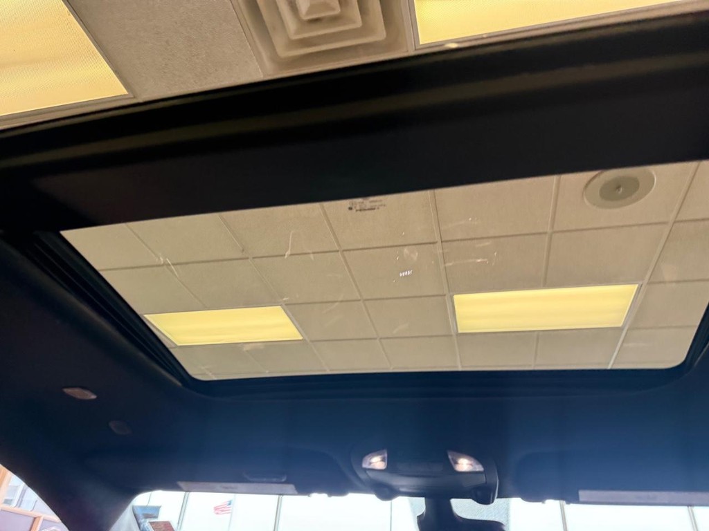 Chrysler Pacifica Vehicle Full-screen Gallery Image 11