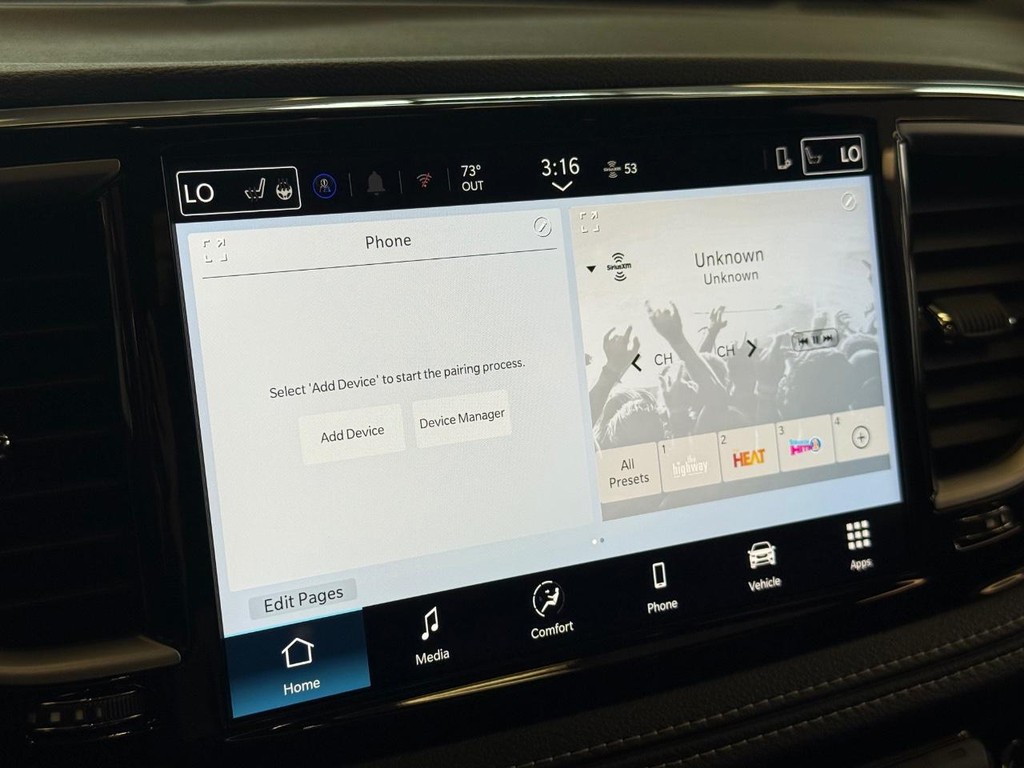 Chrysler Pacifica Vehicle Full-screen Gallery Image 19