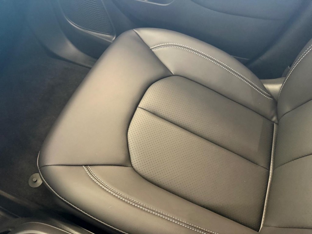 Chrysler Pacifica Vehicle Full-screen Gallery Image 23