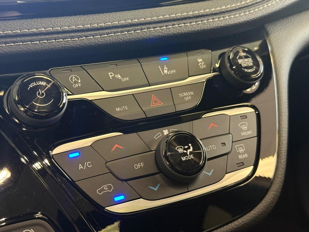 Chrysler Pacifica Vehicle Full-screen Gallery Image 24