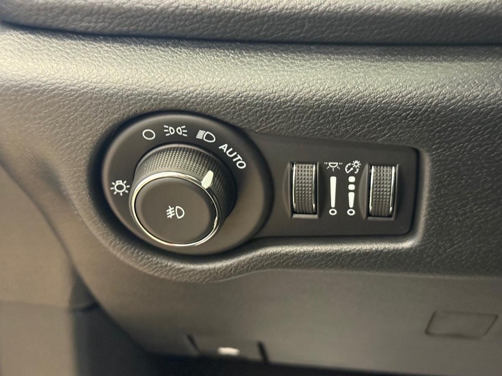 Chrysler Pacifica Vehicle Full-screen Gallery Image 25