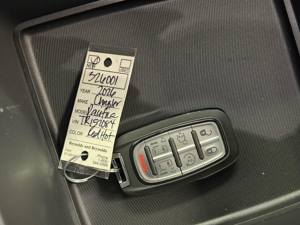 Chrysler Pacifica Vehicle Full-screen Gallery Image 26