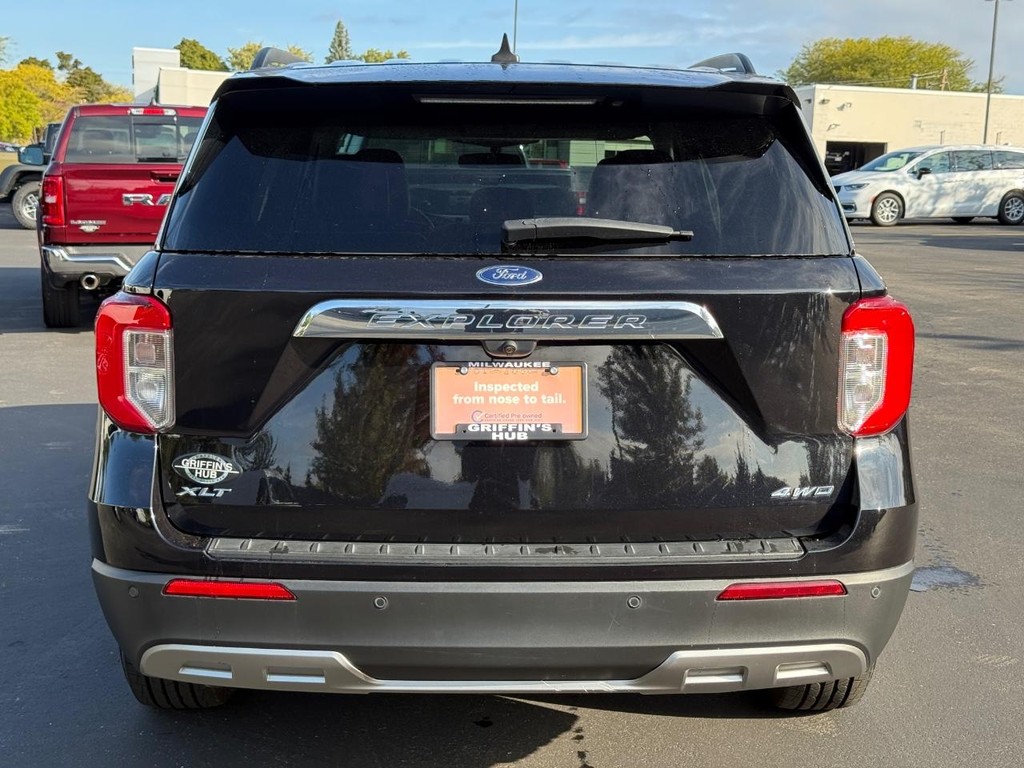 Ford Explorer Vehicle Full-screen Gallery Image 05