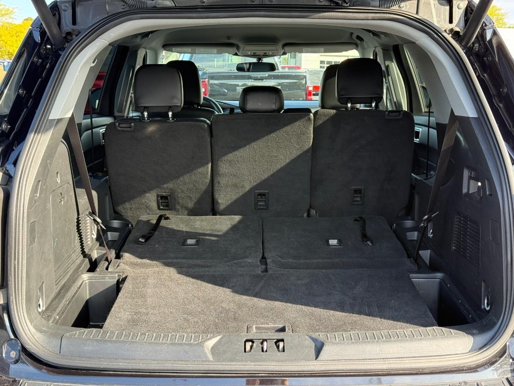 Ford Explorer Vehicle Full-screen Gallery Image 07