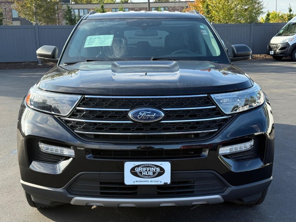 Ford Explorer Vehicle Full-screen Gallery Image 10