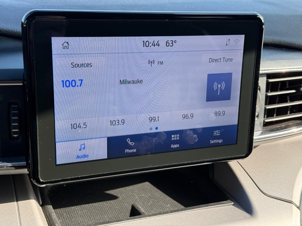 Ford Explorer Vehicle Full-screen Gallery Image 18